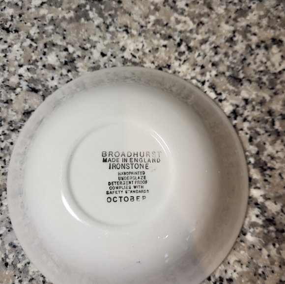 Set of 3 Kathie Winkle OCTOBER bowls - Picture 4 of 4